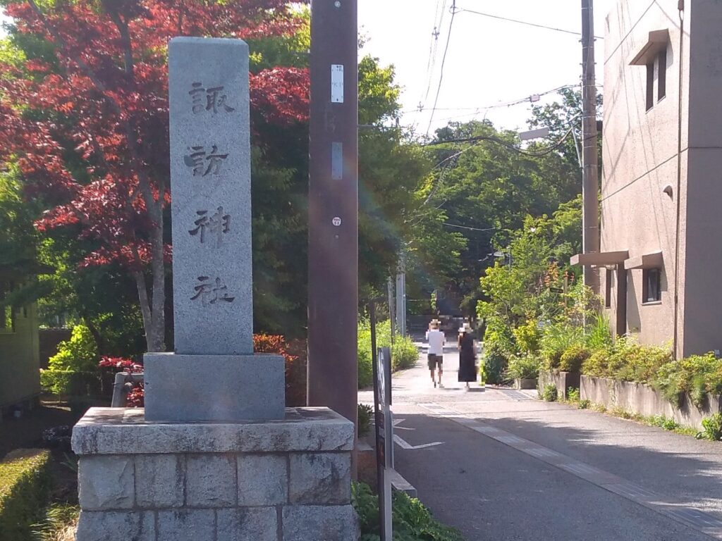 山中諏訪神社の入口