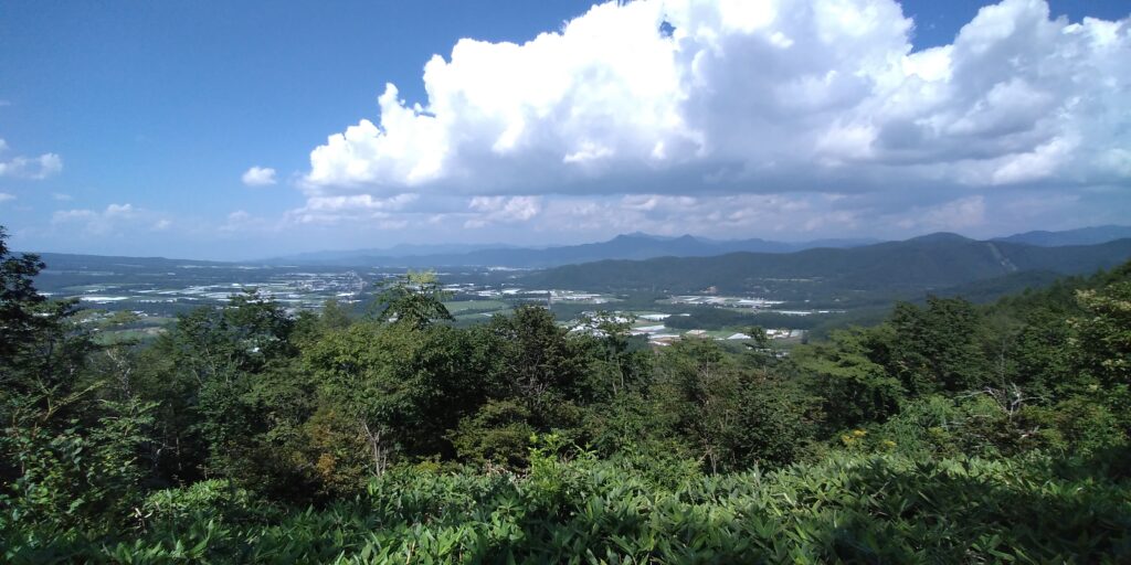 14時20分飯盛山登山道