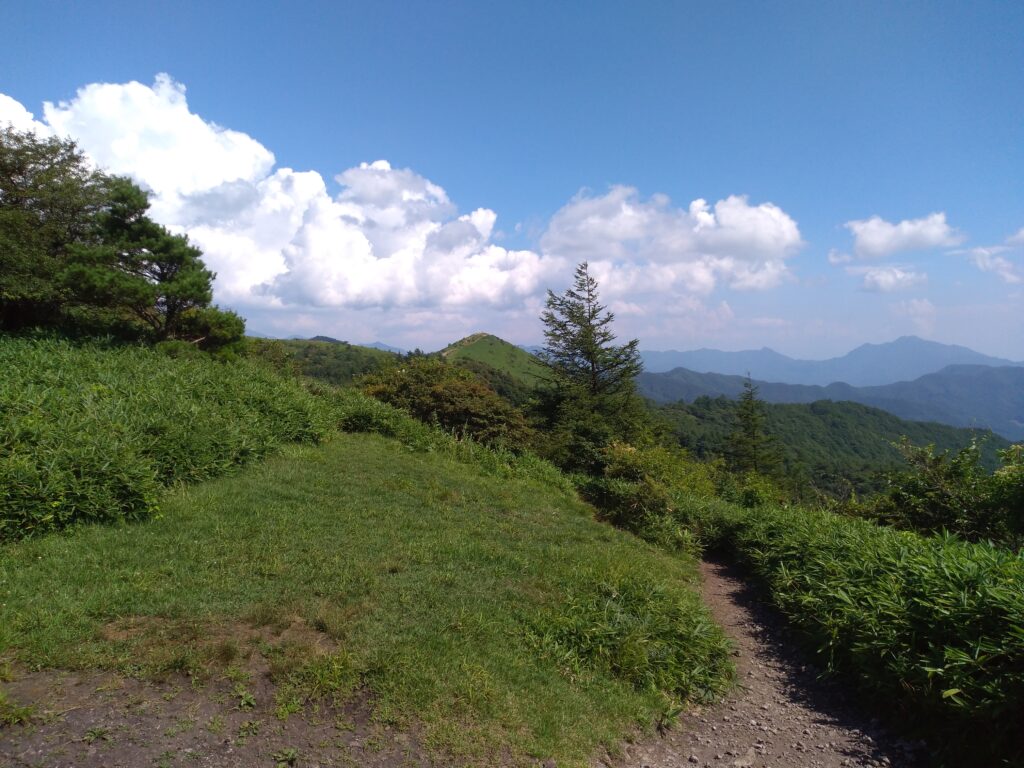 14時32分飯盛山登山道