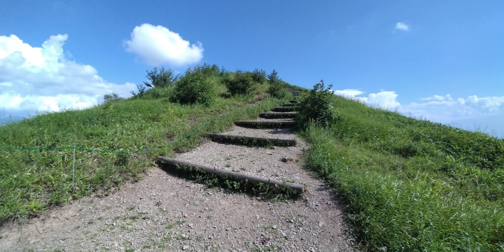 14時53分飯盛山登山道