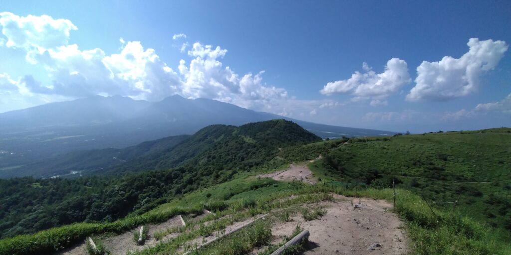 14時56分飯盛山登山道